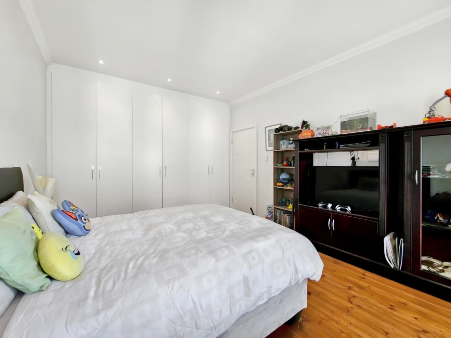 3 Bedroom Property for Sale in Sea Point Western Cape